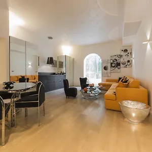 Bnbutler - Broletto 39 - A Few Steps To The Duomo And La Scala Апартаменты